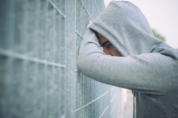 goodencenter-The-Effects-of-Meth-on-the-Brain-and-Body-photo-of-Lonely-Man-Leaning-against-a-Fence