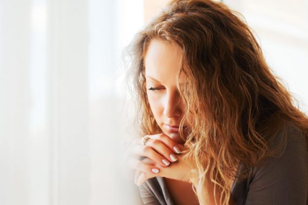 goodencenter-women's-Mental-Health-Treatment-photo-of-Sad-woman-behind-a-tulle.