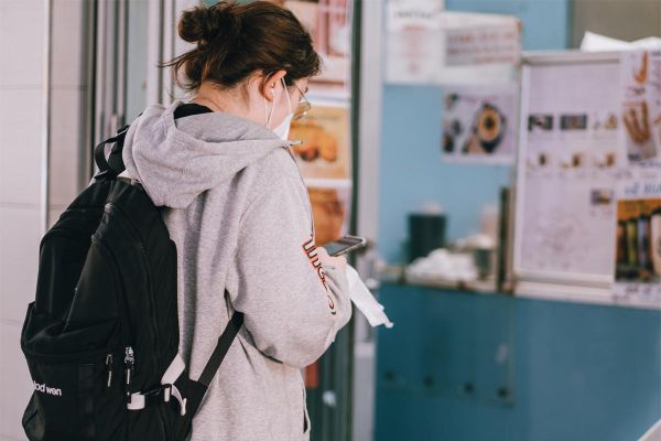 goodencenter-7-Tips-for-Enhancing-Your-Mental-Health-in-College-During-Covdi-photo-of-a-student-wearing-a-face-mask