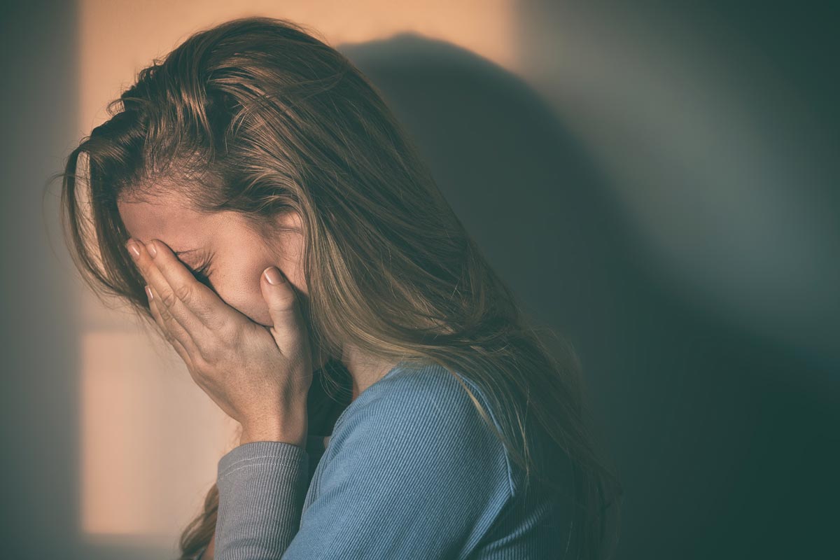 goodencenter-Signs-of-Disconnection-in-Depression-and-Tips-to-Reconnect-photo-of-a-woman-sitting-alone-and-depressed