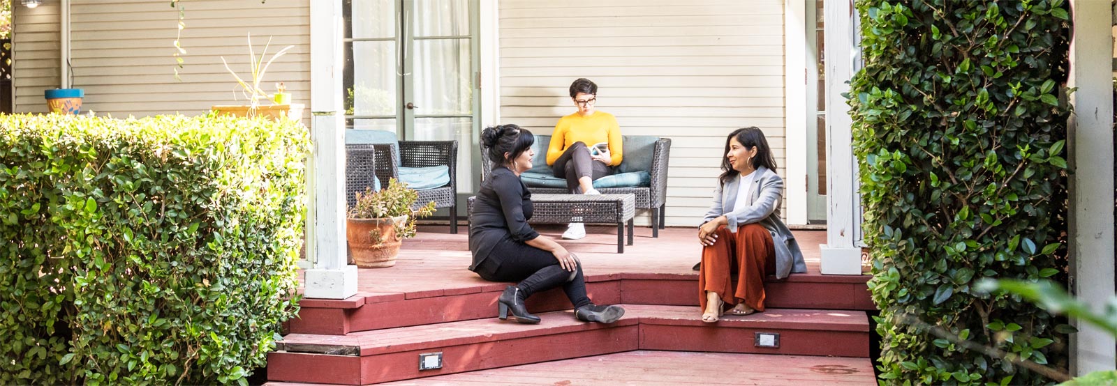 goodencenter-Womens-Mental-Health-Treatment-Facilities-photo-of-three-women-discussing-in-the-facility