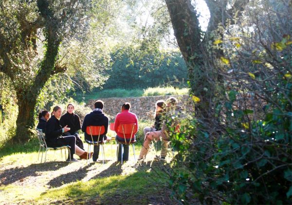 goodencenter-Using-the-Saint-Francis-Assisi-Prayer-in-Recovery-photo-of-people-during-prayer-meeting